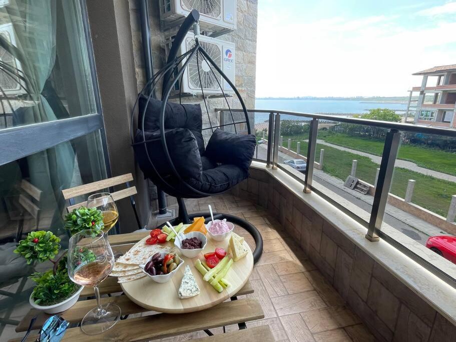 Brand New First Line Sea View 2 Bedroom Apartment Burgasz Kültér fotó